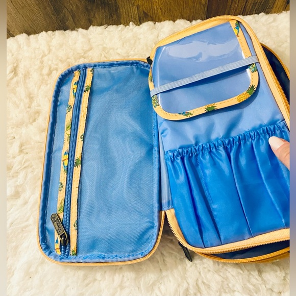 Primrose Hill NWOT cosmetic bag - Picture 3 of 11